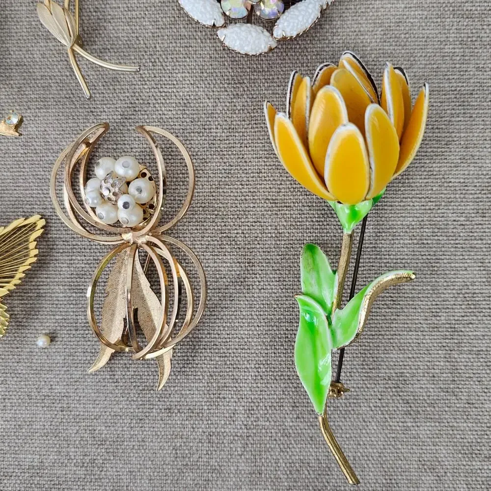 VTG lot 6 brooches butterfly pinecone floral abstract pins cottage grandma